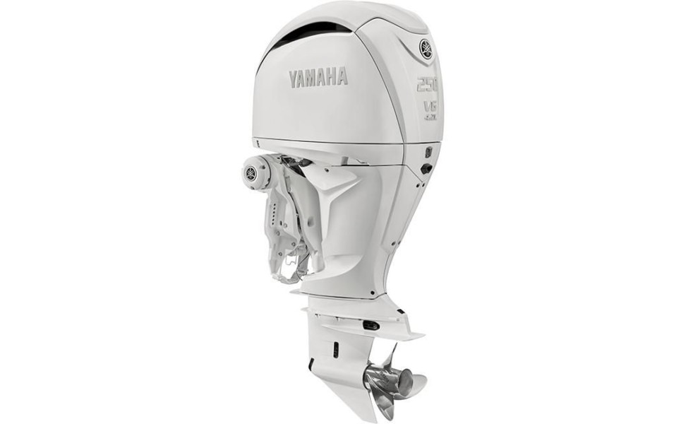 Yamaha F300 valkoinen studiokuva